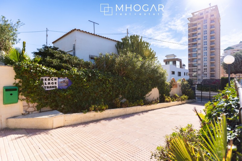 Apartamento con vistas al mar en venta, unicado a tan solo unos pasos de la Cala de La Calalga, Calpe! 